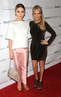 Kristin Chenoweth feet photo thumbnail