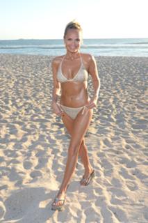 Kristin Chenoweth feet photo thumbnail
