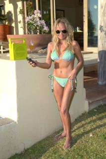 Kristin Chenoweth feet photo thumbnail