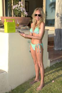 Kristin Chenoweth feet photo thumbnail