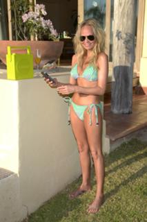 Kristin Chenoweth feet photo thumbnail