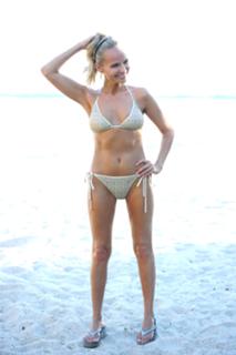 Kristin Chenoweth feet photo thumbnail