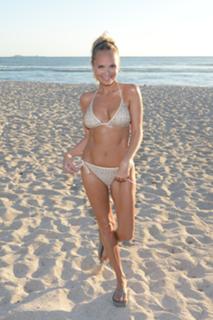 Kristin Chenoweth feet photo thumbnail