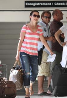 Kristin Davis feet photo thumbnail