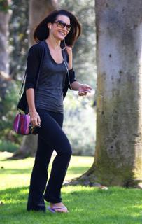 Kristin Davis feet photo thumbnail