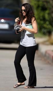 Kristin Davis feet photo thumbnail