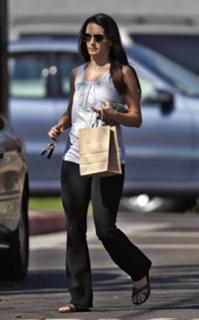 Kristin Davis feet photo thumbnail