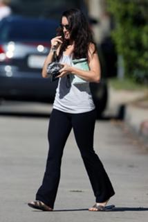 Kristin Davis feet photo thumbnail