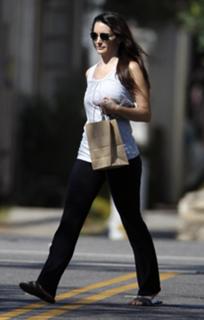 Kristin Davis feet photo thumbnail