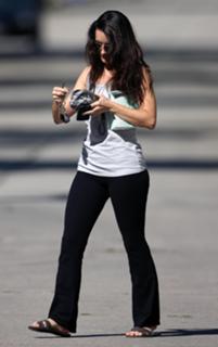 Kristin Davis feet photo thumbnail