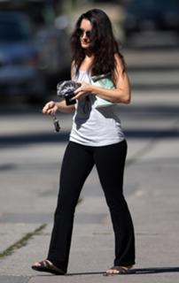 Kristin Davis feet photo thumbnail