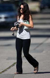 Kristin Davis feet photo thumbnail