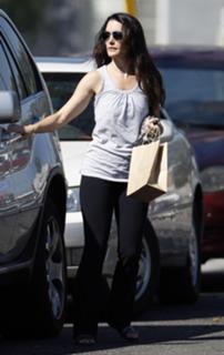 Kristin Davis feet photo thumbnail