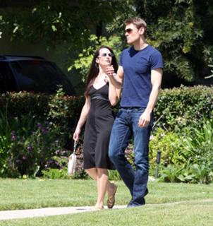Kristin Davis feet photo thumbnail
