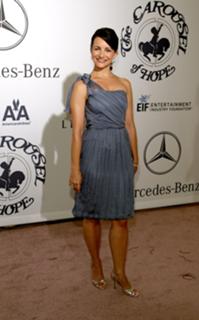 Kristin Davis feet photo thumbnail