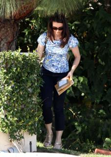 Kristin Davis feet photo thumbnail