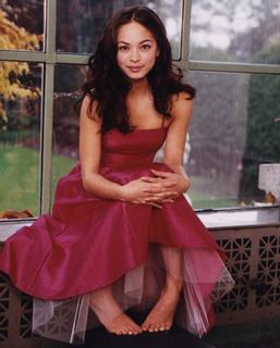 Kristin Kreuk feet photo thumbnail