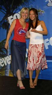 Kristin Kreuk feet photo thumbnail