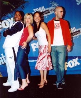 Kristin Kreuk feet photo thumbnail