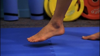 Kristin Kreuk feet photo thumbnail