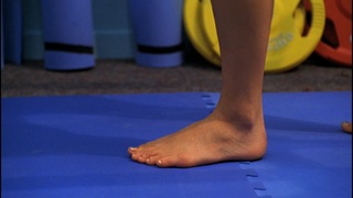 Kristin Kreuk feet photo thumbnail