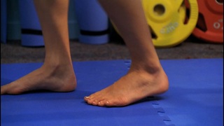 Kristin Kreuk feet photo thumbnail
