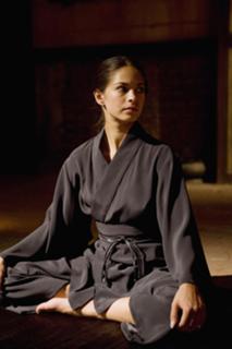 Kristin Kreuk feet photo thumbnail