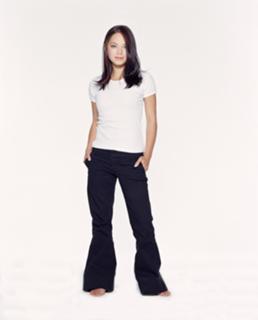 Kristin Kreuk feet photo thumbnail