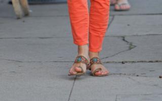 Kristin Kreuk feet photo thumbnail