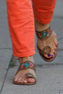Kristin Kreuk feet photo thumbnail