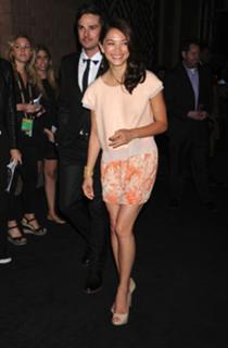 Kristin Kreuk feet photo thumbnail