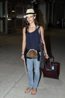 Kristin Kreuk feet photo thumbnail