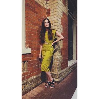 Kristin Kreuk feet photo thumbnail
