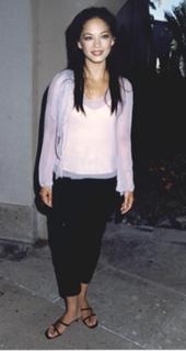 Kristin Kreuk feet photo thumbnail
