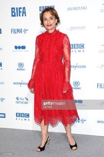 Kristin Scott Thomas feet photo thumbnail