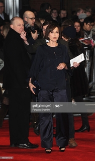 Kristin Scott Thomas feet photo thumbnail