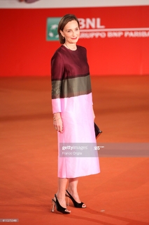 Kristin Scott Thomas feet photo thumbnail