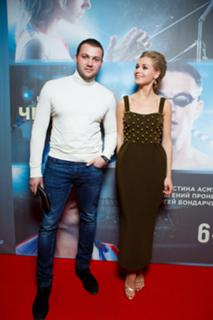 Kristina Asmus feet photo thumbnail