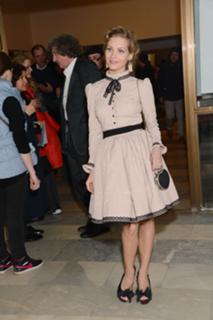 Kristina Asmus feet photo thumbnail