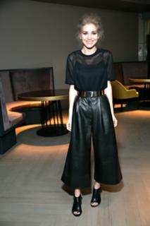 Kristina Asmus feet photo thumbnail