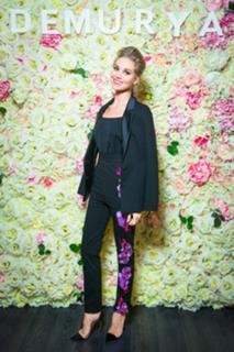 Kristina Asmus feet photo thumbnail