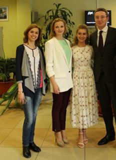 Kristina Asmus feet photo thumbnail