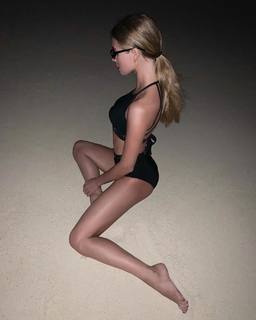 Kristina Asmus feet photo thumbnail