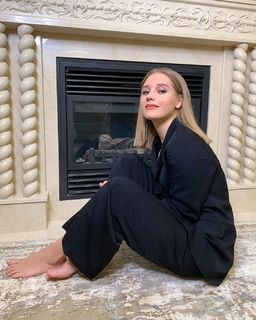 Kristina Asmus feet photo thumbnail