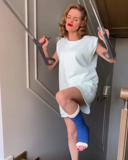 Kristina Asmus feet photo thumbnail