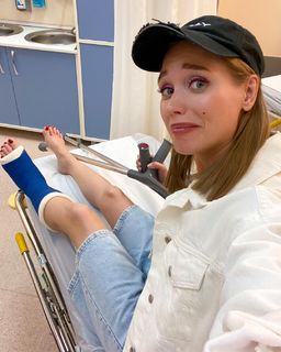 Kristina Asmus feet photo thumbnail