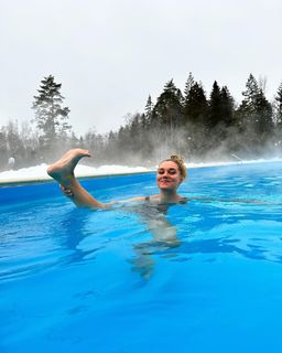 Kristina Asmus feet photo thumbnail