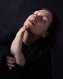 Kristina Asmus feet photo thumbnail