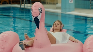 Kristina Asmus feet photo thumbnail