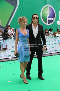 Kristina Asmus feet photo thumbnail